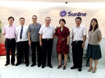 南山區(qū)政府常委、副區(qū)長羅敏一行蒞臨長亮指導(dǎo)工作